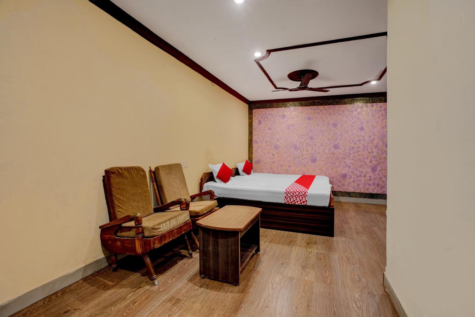 Oyo Royal Visakha Beach Guest House Visakhapatnam Exterior foto