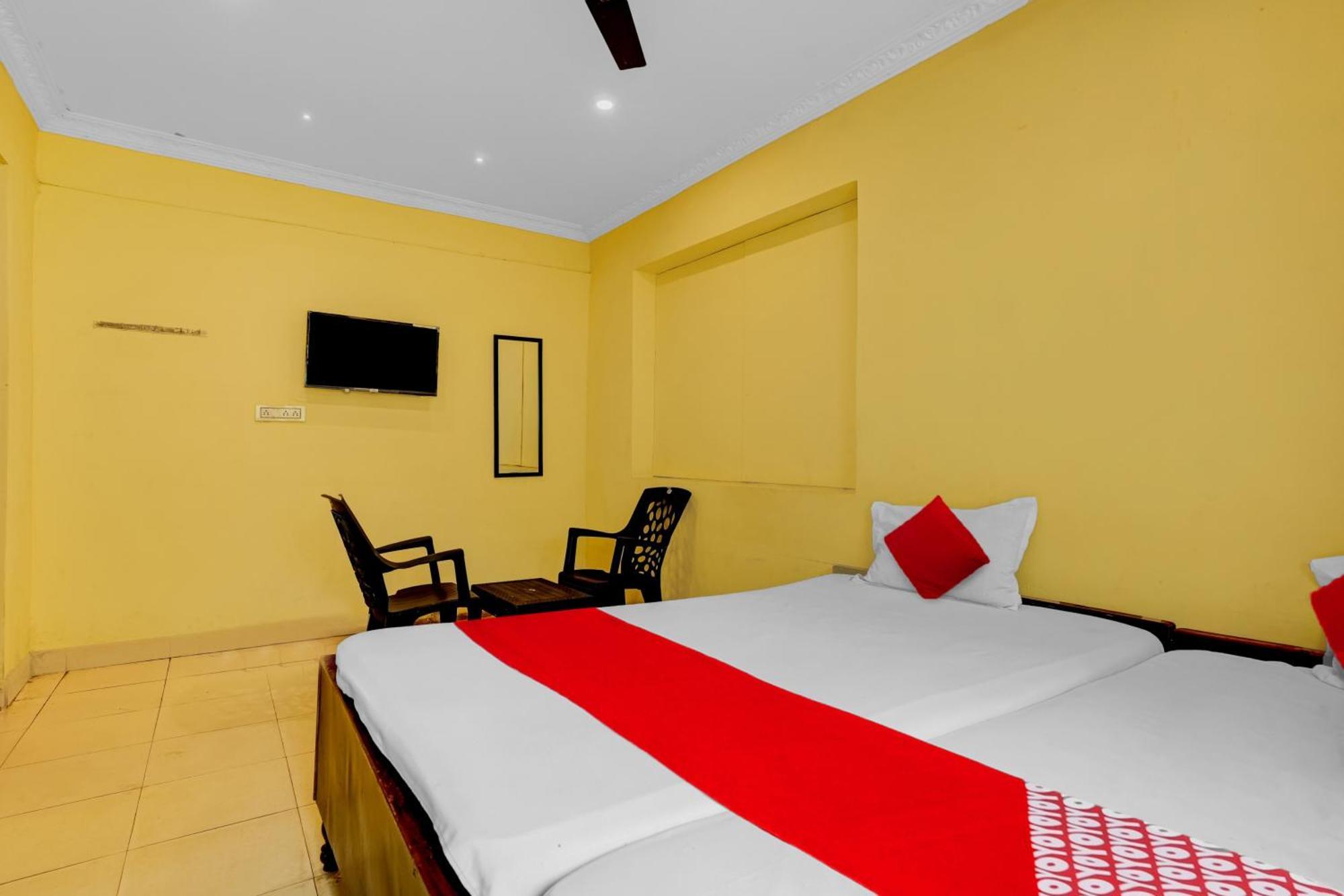 Oyo Royal Visakha Beach Guest House Visakhapatnam Exterior foto