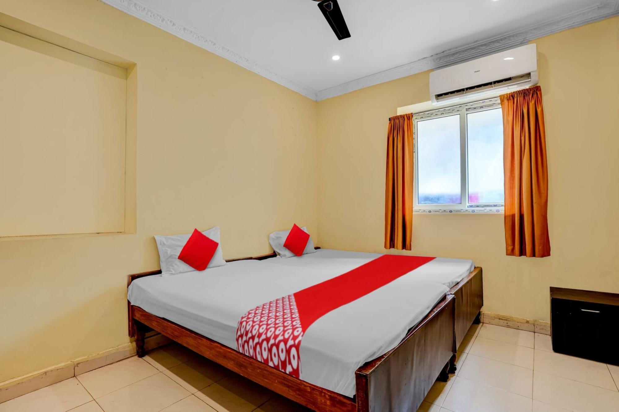 Oyo Royal Visakha Beach Guest House Visakhapatnam Exterior foto
