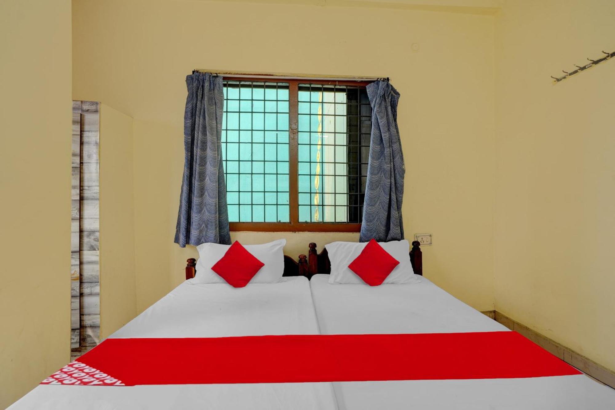 Oyo Royal Visakha Beach Guest House Visakhapatnam Exterior foto