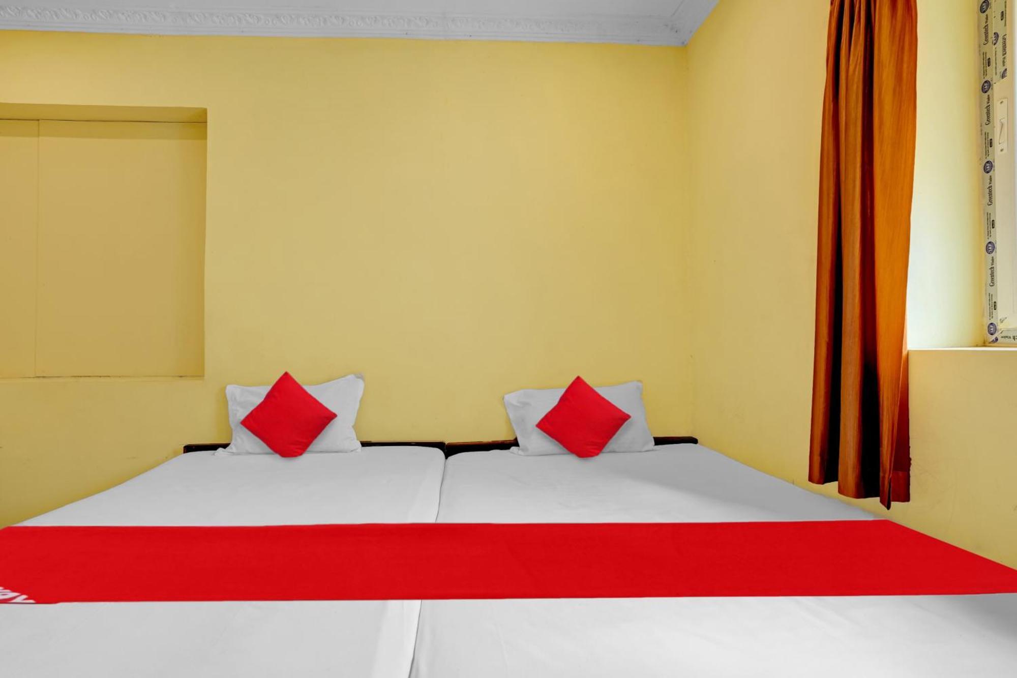 Oyo Royal Visakha Beach Guest House Visakhapatnam Exterior foto