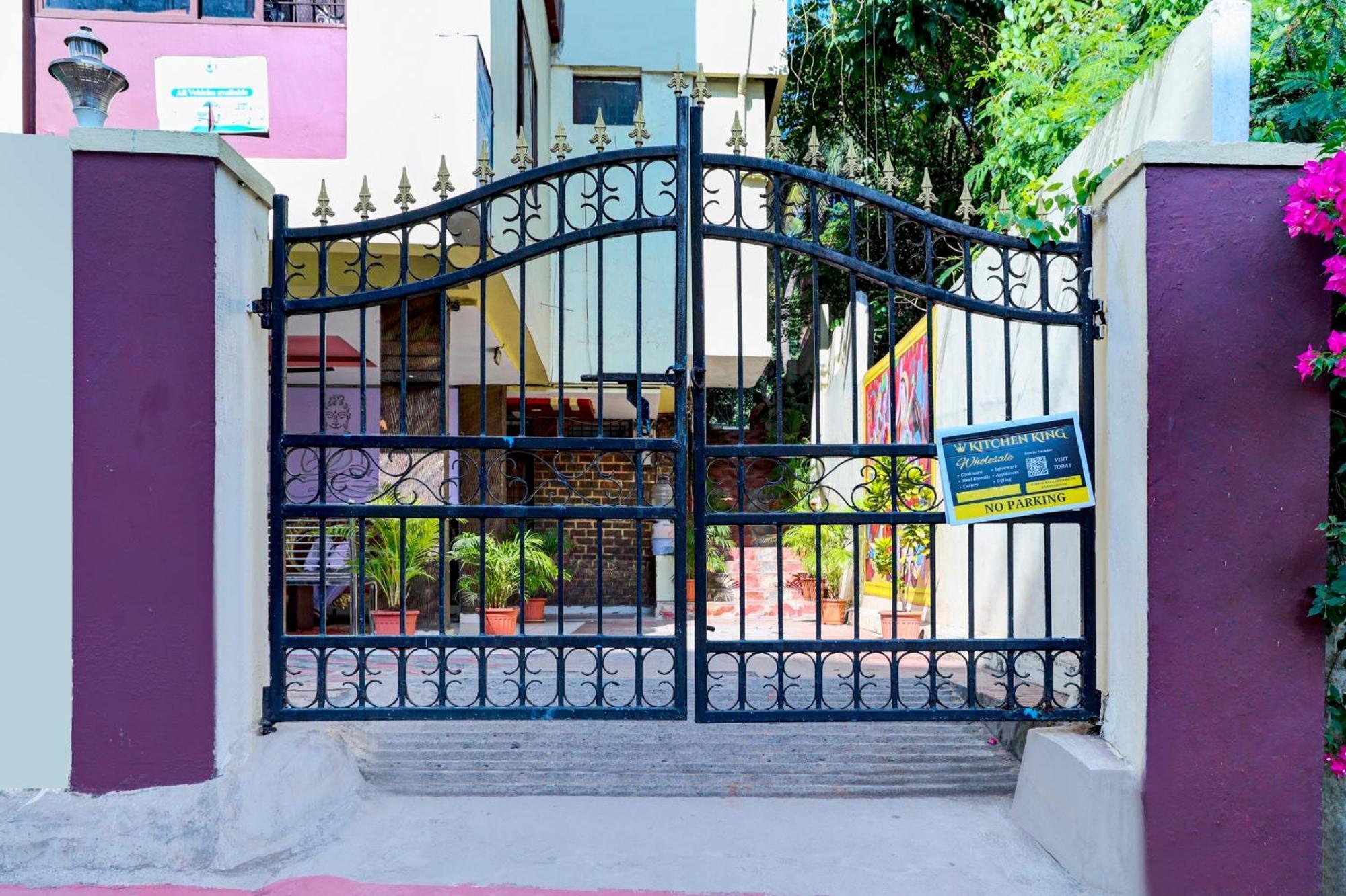Oyo Royal Visakha Beach Guest House Visakhapatnam Exterior foto