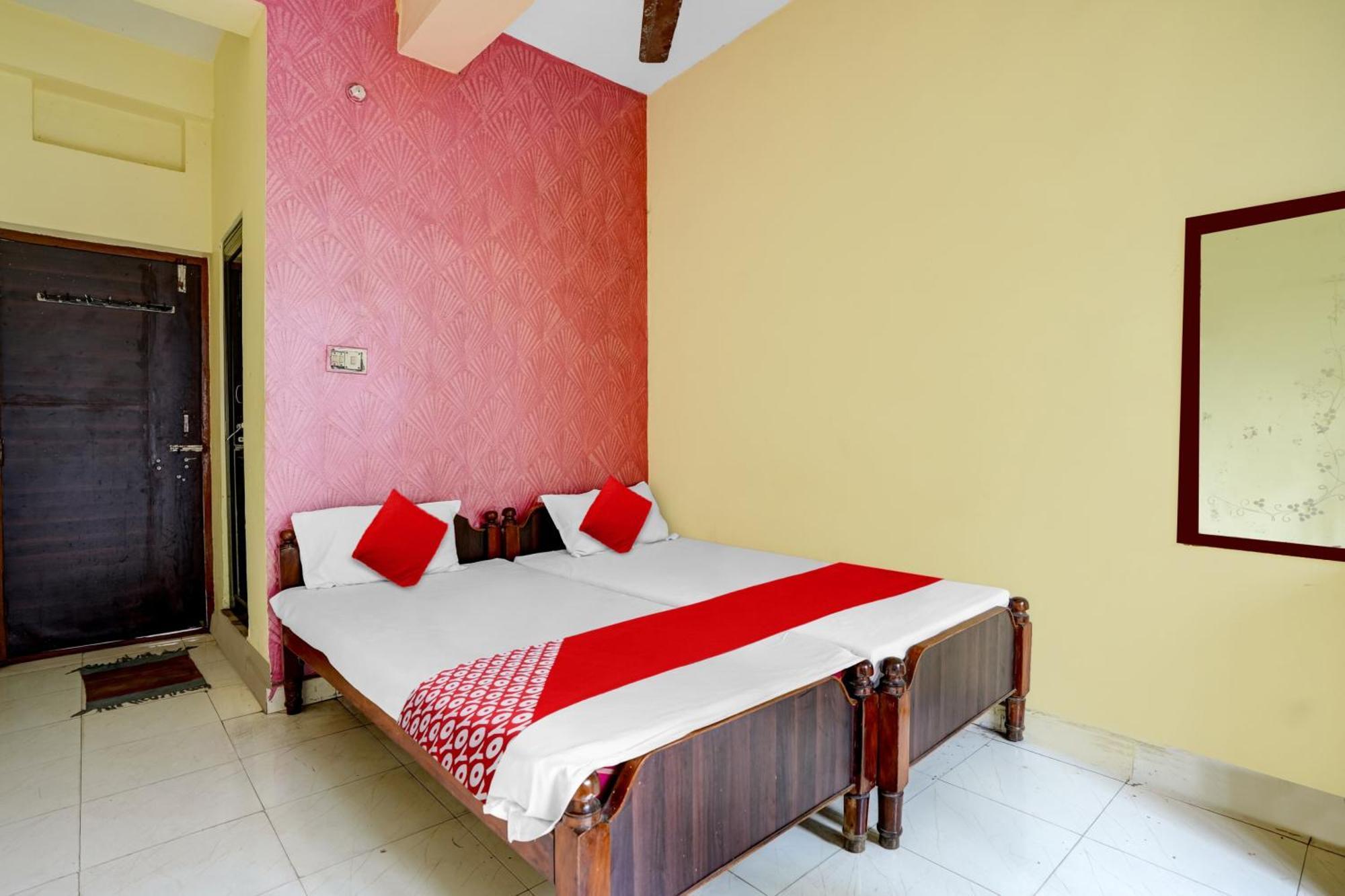 Oyo Royal Visakha Beach Guest House Visakhapatnam Exterior foto