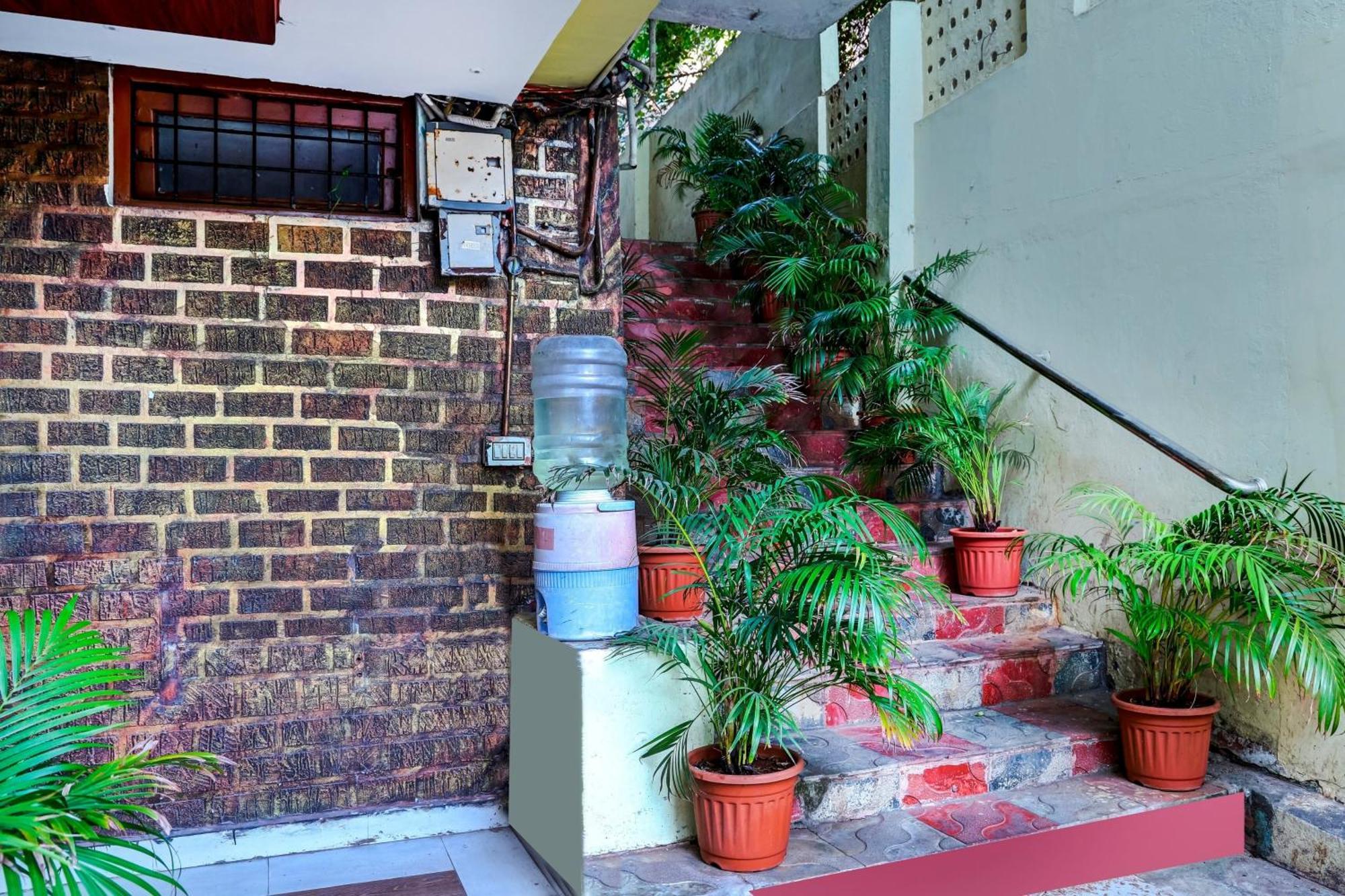 Oyo Royal Visakha Beach Guest House Visakhapatnam Exterior foto