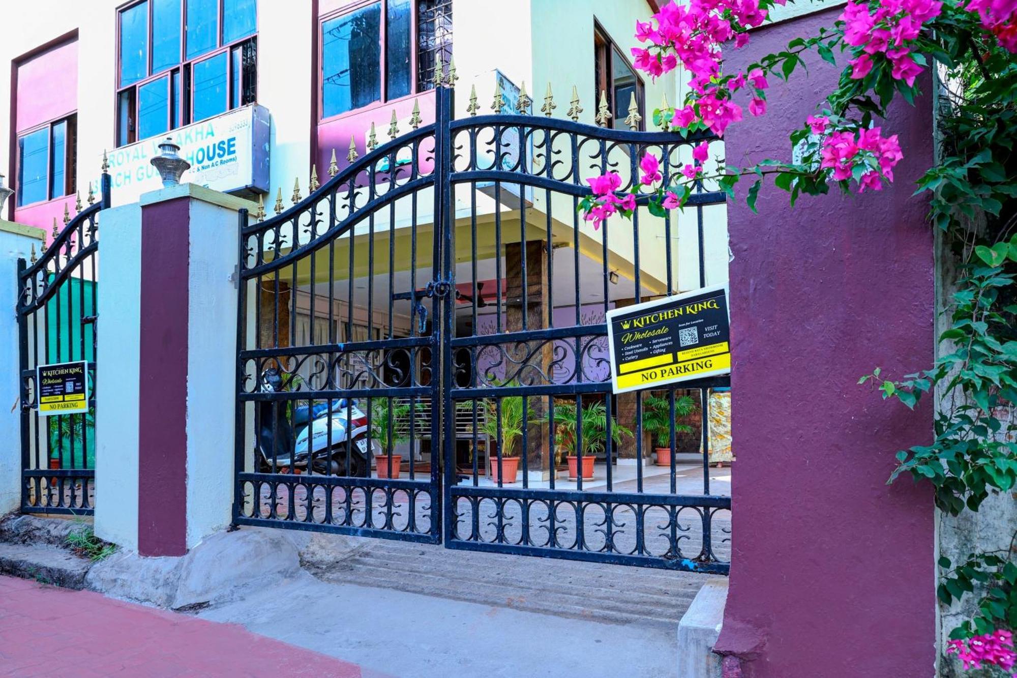 Oyo Royal Visakha Beach Guest House Visakhapatnam Exterior foto