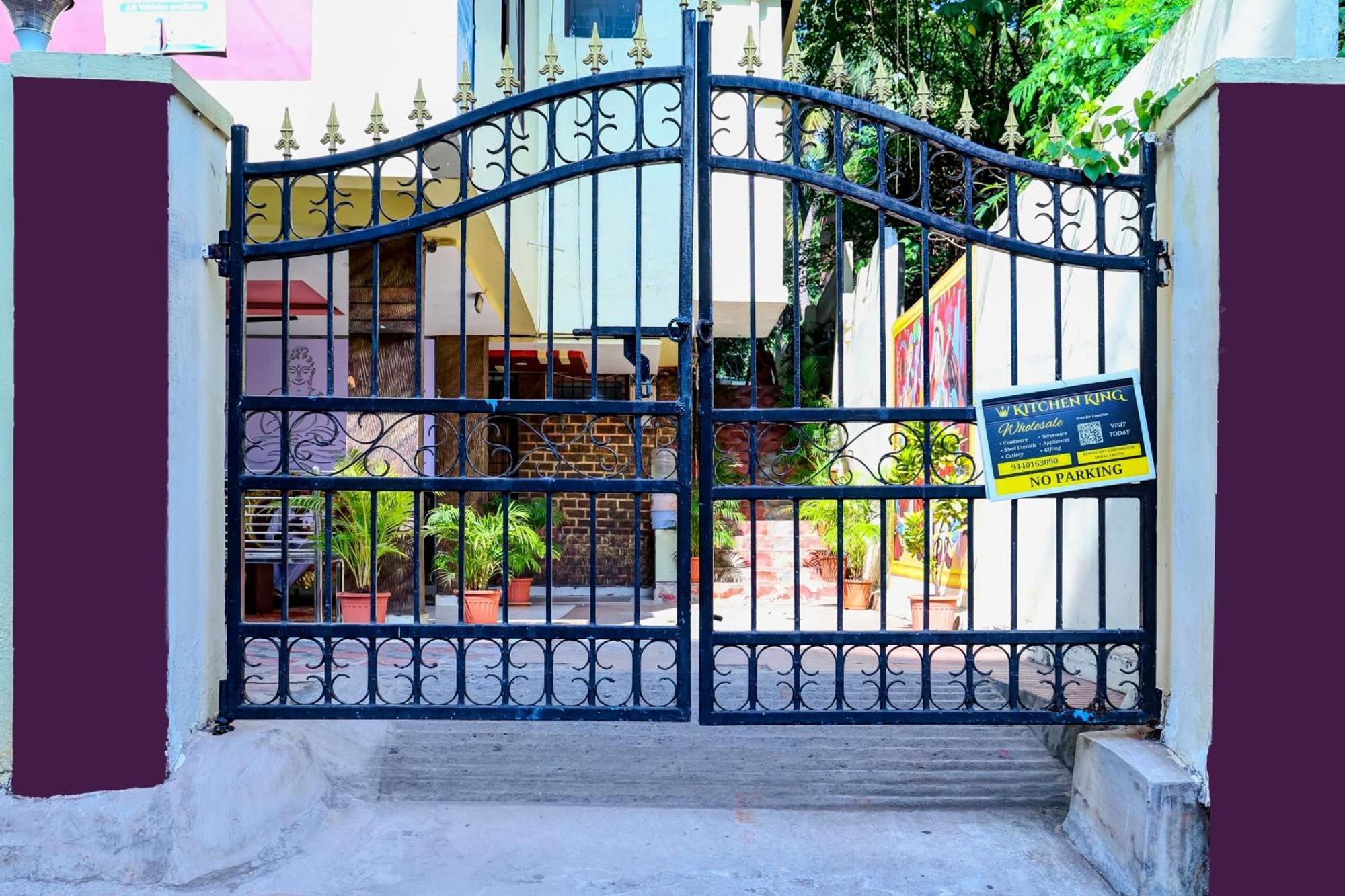 Oyo Royal Visakha Beach Guest House Visakhapatnam Exterior foto